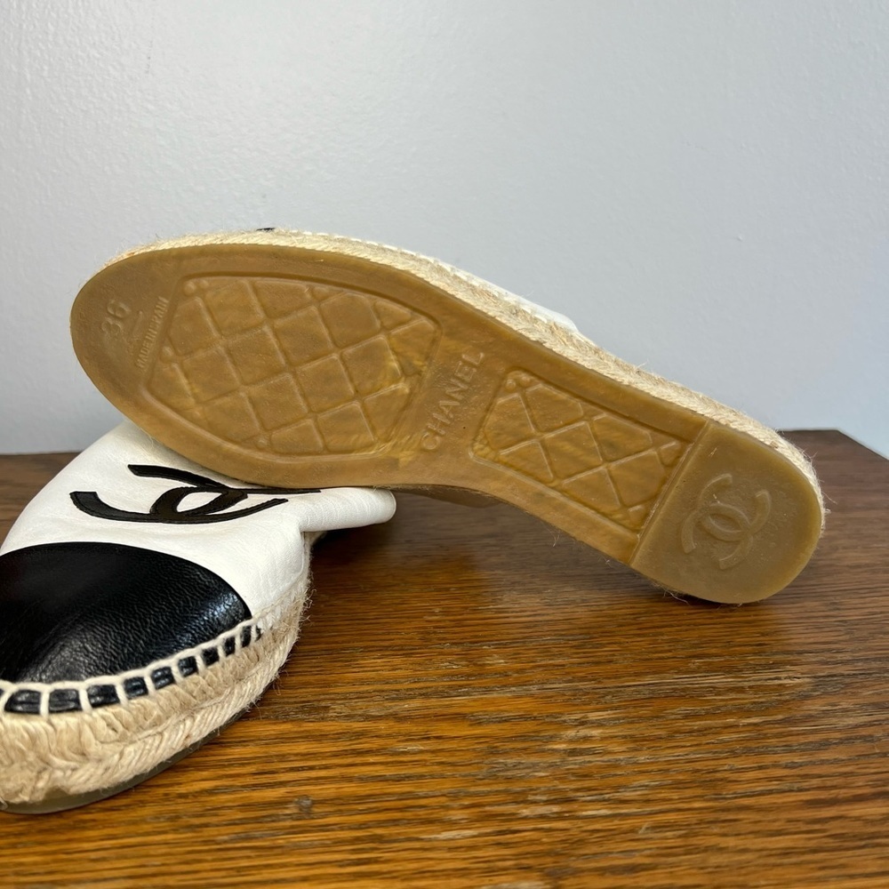 CHANEL Size 36 • CC Mule Espadrilles Leather Iridescent Cream Slides. - Picture 6 of 7
